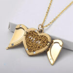 metalliko-kolie-kardia-monogramma-leopard